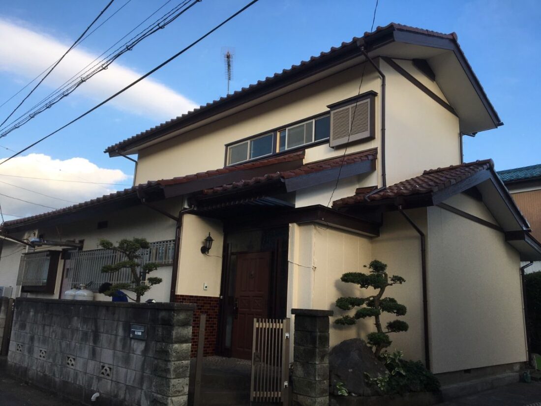 埼玉県飯能市岩沢｜外壁塗装・屋根棟積み替え工事｜I様邸｜サンダルウッド仕上げ